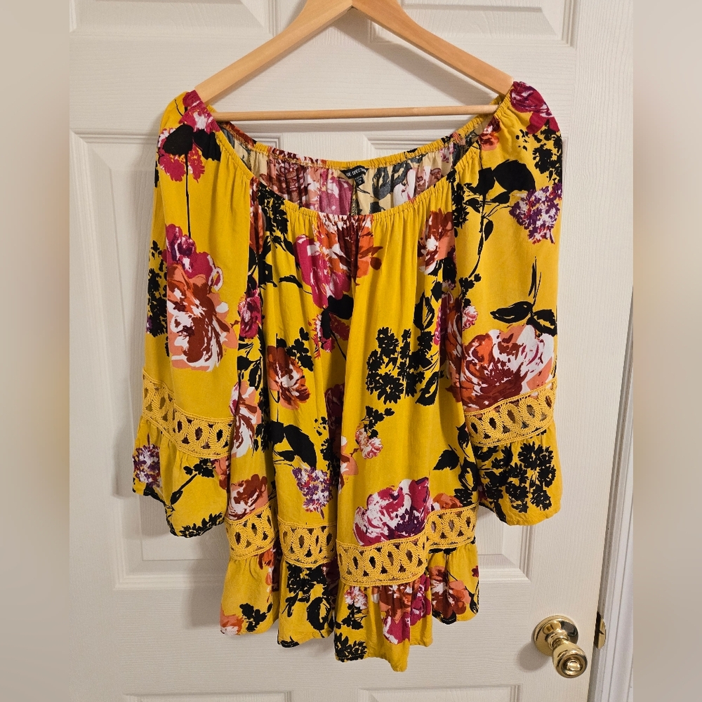 Unique Spectrum Off-Shoulder Top Mustard Yellow and Pink Floral  Size 3X